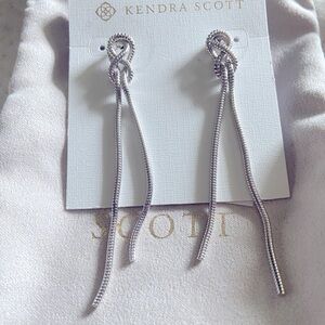 NWT KENDRA SCOTT SILVER KNOT EARRINGS